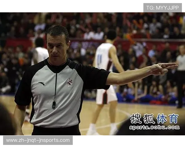 足球裁判手势规范对CBA裁判表达方式的借鉴与启示